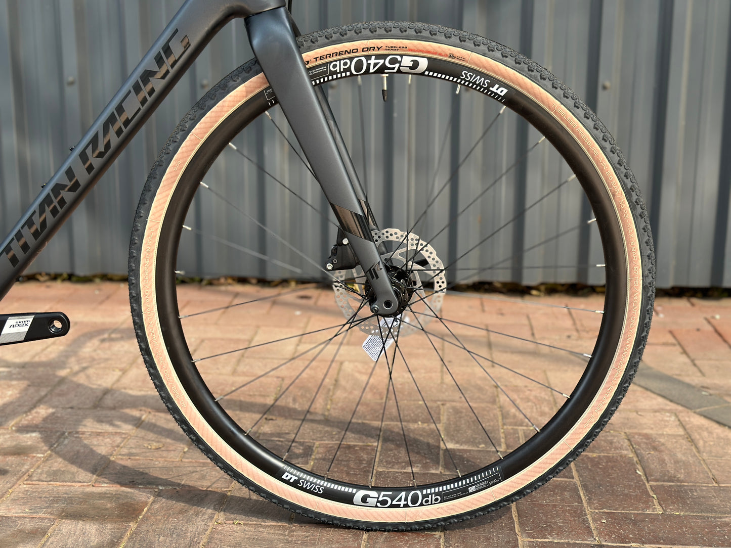 Titan Switch Carbon Comp (2024)