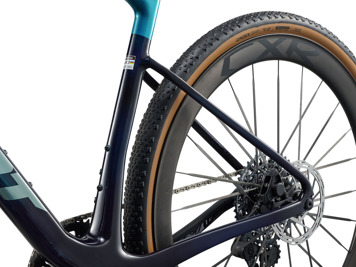 Giant Revolt Advanced SL2 AXS (2027)